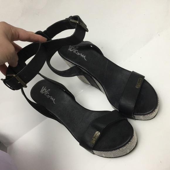 VOLCOM Platform Sandals - Picture 2 of 16